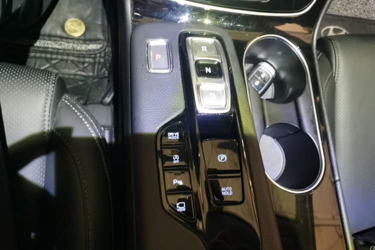 Used Hyundai Santa Fe 2020 380 TGDi Automatic Two-Wheel Drive GLS Luxury Edition Gear Lever