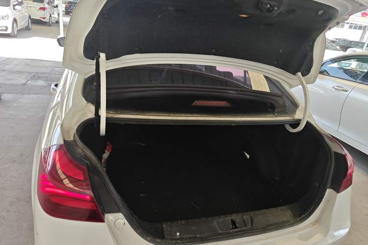 Used Geely Auto Emgrand 2019 Leading Edition 1.5L Manual Luxury Model China VI Standard
