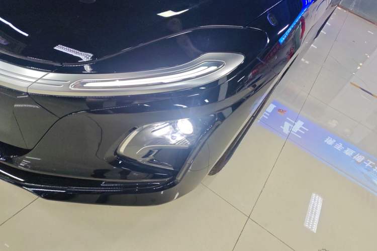 Used Hongqi E-QM5 2025 500km Range Commuter Version
