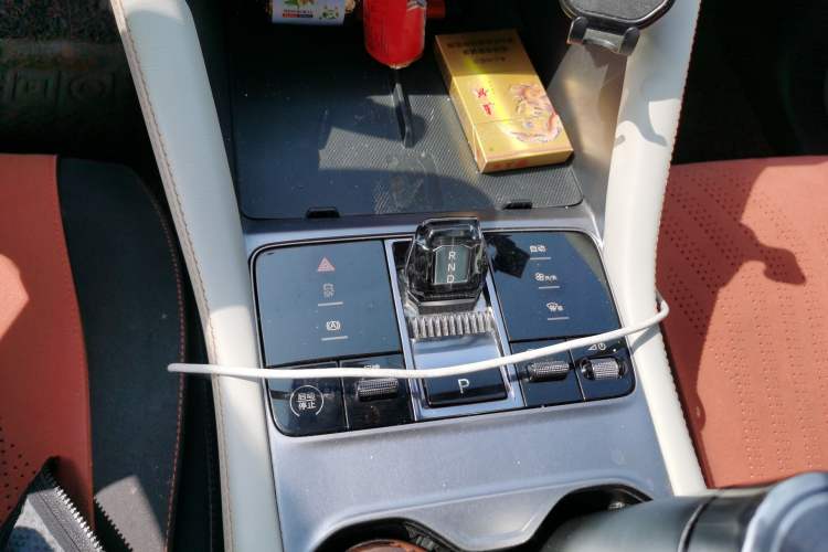 Used BYD Song PLUS New Energy 2023 Champion Edition EV 520KM Luxury Model Gear Lever