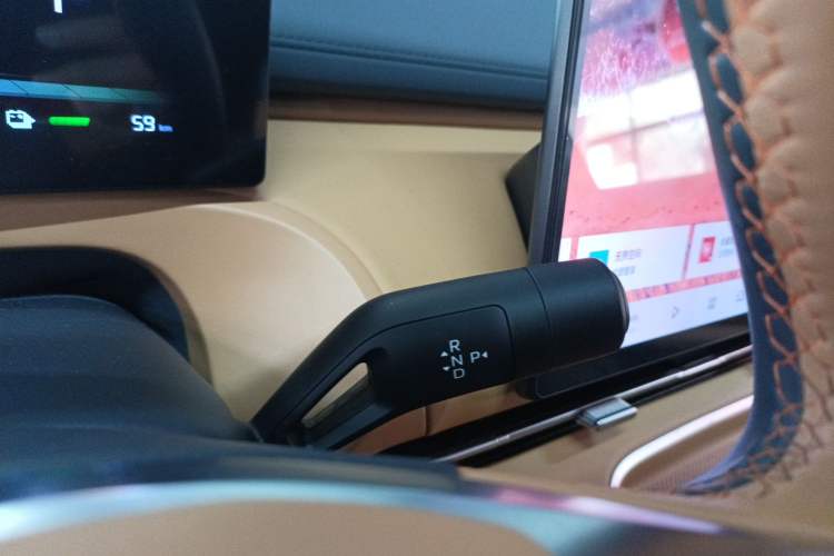 Used Geely Galaxy Xingjian 7 EM-i 2025 120km Launch+ Version Gear Lever