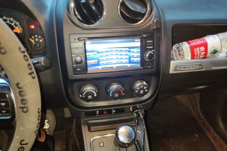 Used Jeep Compass 2014 2.0L two-wheel drive sport version