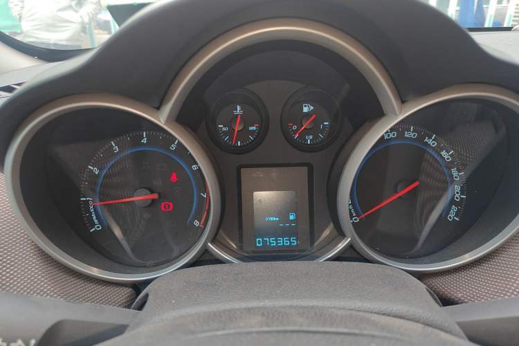 Used Chevrolet Cruze 2013 Hatchback 1.6L Manual Luxury Model Instrument Cluster