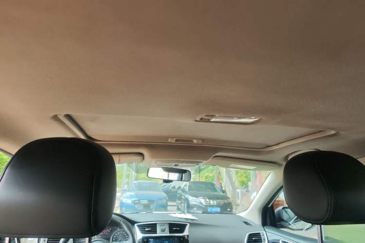 Used Nissan Sylphy 2019 1.6XV CVT Smart Connect Luxury Edition China VI Standard Headliner