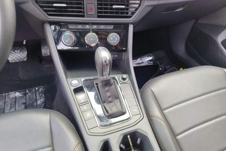 Used Volkswagen Bora 2024 200TSI DSG EnjoyDrive PRO Edition Gear Lever