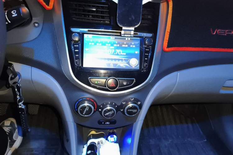 Used Hyundai Verna (older generation) 2014 1.4L Manual Smart GLS Trim
