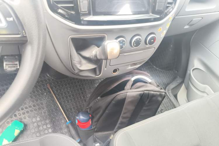 Used SAIC MAXUS Xintu V80 2023 2.0T Manual Classic Aoyuntong Short Wheelbase Ultra-Low Roof 5/6-Seater