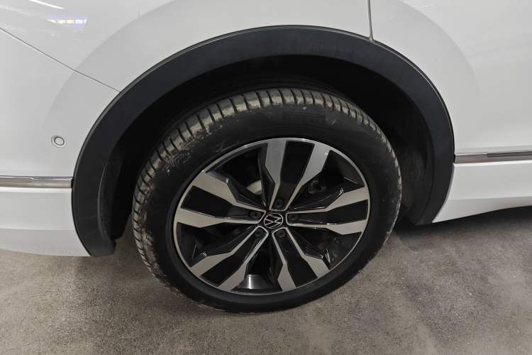 Used Volkswagen Tiguan L 2022 330TSI Automatic Two-Wheel Drive R-Line Enhanced Edition
