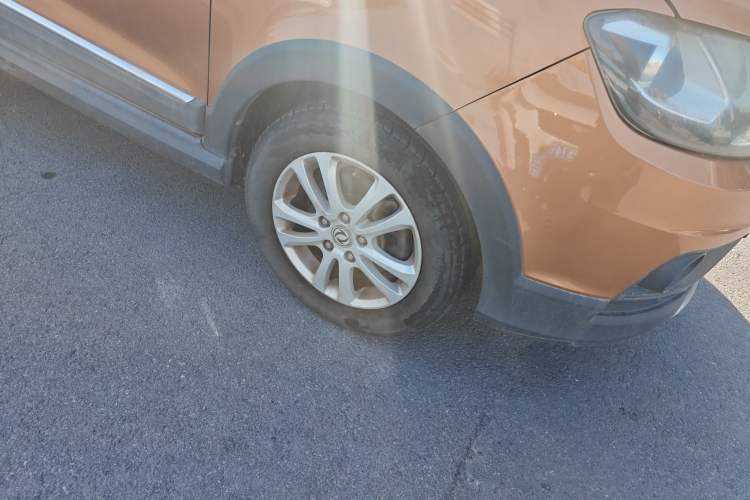 Used Dongfeng Fengon 360 2015 1.5L Manual Luxury 7-Seater China IV Standard
