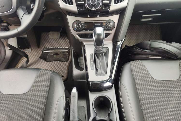 Used Ford Focus 2012 Hatchback 1.6L Automatic Fashion Edition
