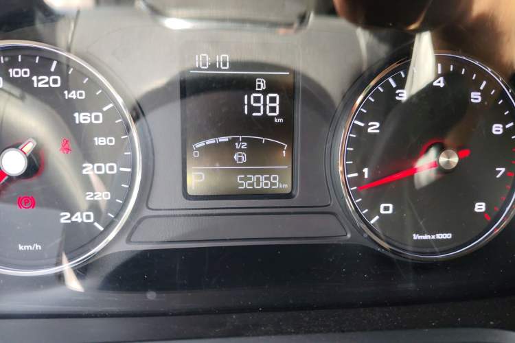 Used Roewe RX5 2019 20T Two-Wheel Drive Automatic 4G Connected Platinum Edition
