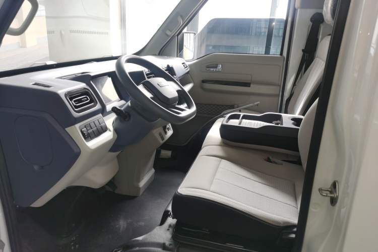 Used SRM New Energy E3 2025 Fudi 310KM Practical Passenger Vehicle
