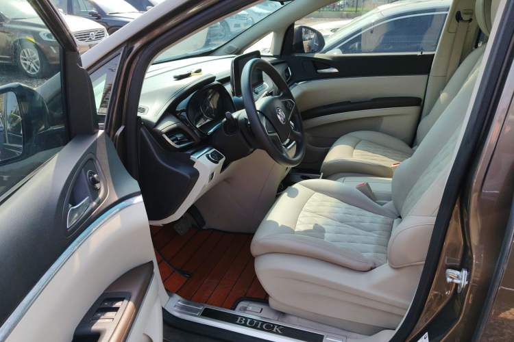 Used Buick GL8 2023 Land Executive Class Comfort Model