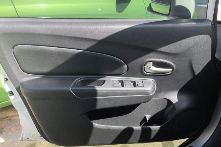 Used Venucia R50 2015 1.6L Manual Fashion Edition