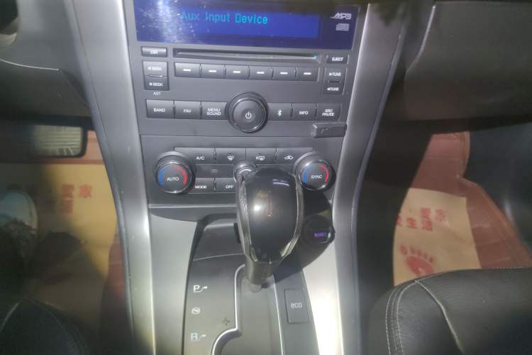 Used Chevrolet Captiva 2015 2.4L 4x4 Flagship Edition 7-Seater
