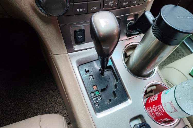 Used Toyota Highlander 2012 2.7L Two-Wheel Drive 7-Seater Luxury Edition
