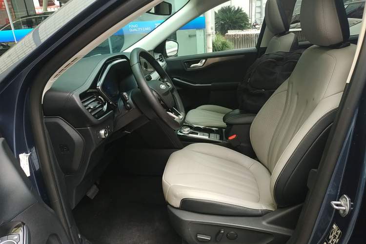 Used Ford Escape 2020 EcoBoost 245 Four-Wheel Drive Luxury Edition Left Front Seat