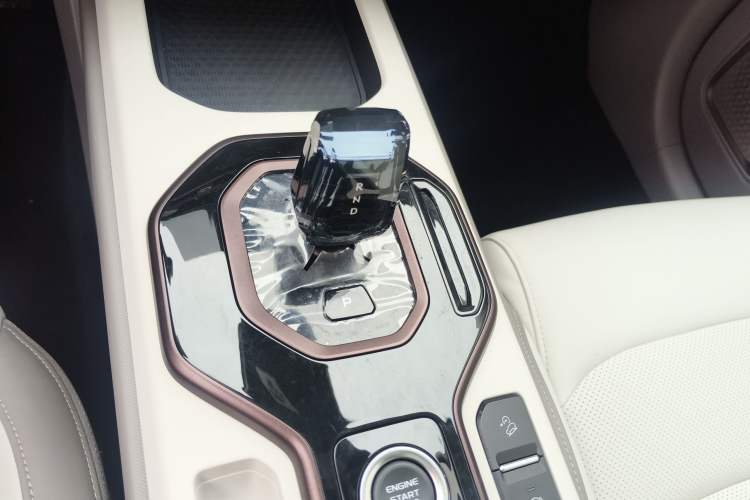 Used Geely Auto icon 2026 Model Chocolate 1.5TD Pure & Refined Edition Gear Lever