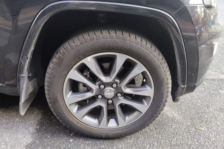 Used Jeep Grand Cherokee 2017 3.6L Luxury Navigation Edition
