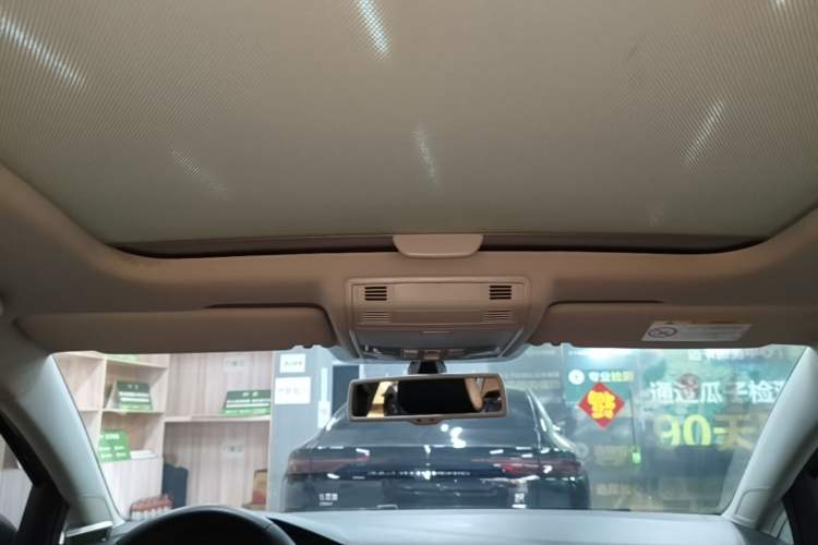 Used Volkswagen Golf 2015 1.4TSI Automatic Luxury Model Headliner