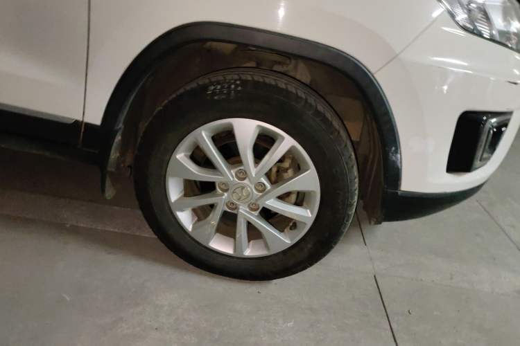 Used BAIC Senova X35 2016 1.5L Manual Elite Edition Right Front Wheel Hub