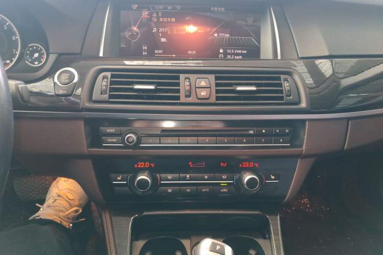 Used BMW 5 Series 2017 525Li Luxury Design Package Audio And AC Panel