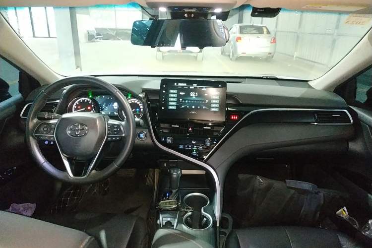 Used Toyota Camry 2021 2.0G Luxury Edition Center Console