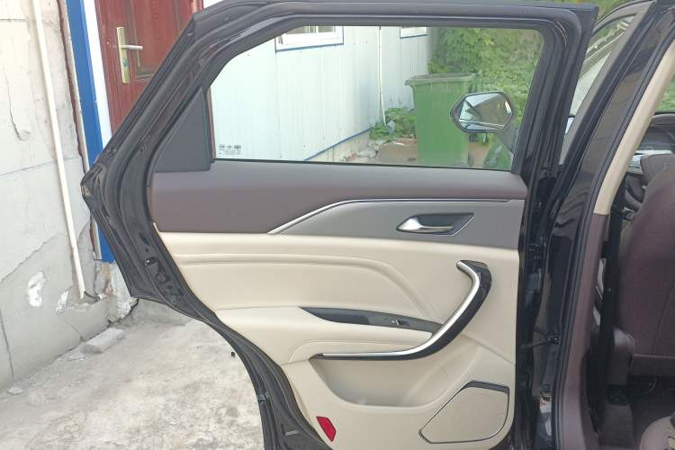 Used Bestune T77 2023 1.5T Automatic Luxury Model Interior 8