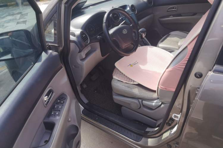 Used Kia Carens 2007 2.0L 7-Seater Standard Edition
