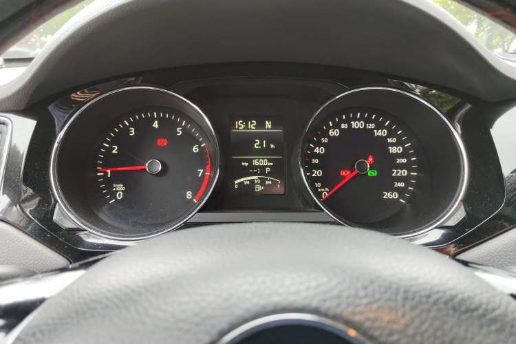 Used Volkswagen Sagitar 2015 1.6L Automatic Comfort Model Instrument Cluster