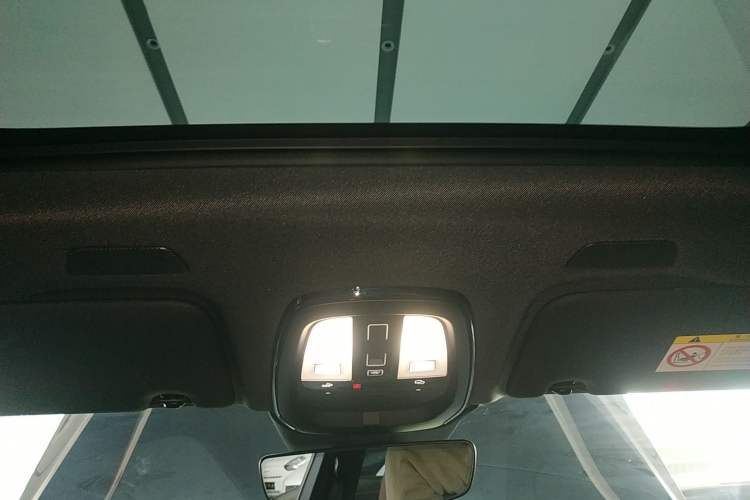 Used Volvo XC60 New Energy 2024 T8 Plug-in Hybrid Long-Range All-Wheel Drive Smart Luxury Edition Headliner