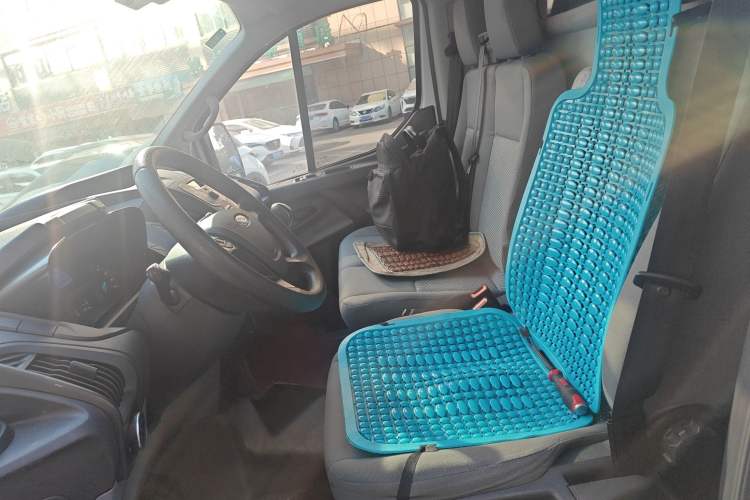 Used Ford Transit 2019 2.0T Diesel Van Mid-Chassis Mid-Roof 3-Seater China VI Standard
