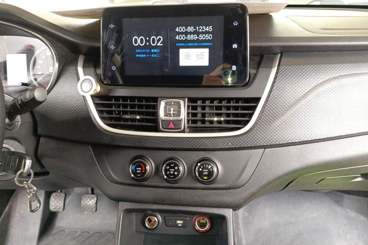 Used Baojun 730 2019 1.5L Manual Fashion Model 7-seater China VI Audio And AC Panel