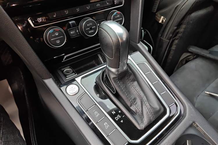 Used Volkswagen Magotan 2017 330TSI DSG Luxury Model Gear Lever