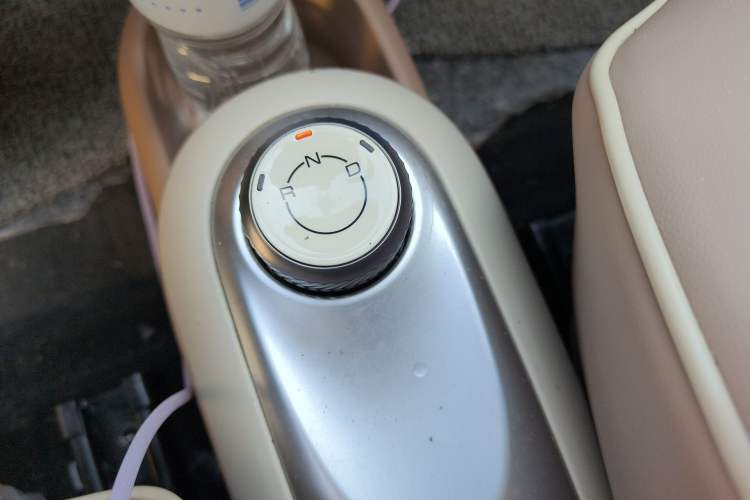 Used Wuling Hongguang MINIEV 2025 Four-Door Version Advanced Edition Gear Lever