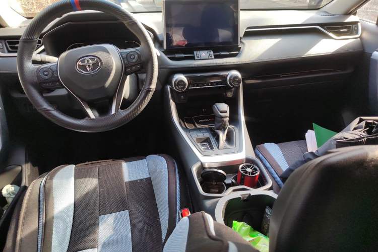 Used Toyota RAV4 2021 2.0L CVT Two-Wheel Drive Fashion Edition Center Console