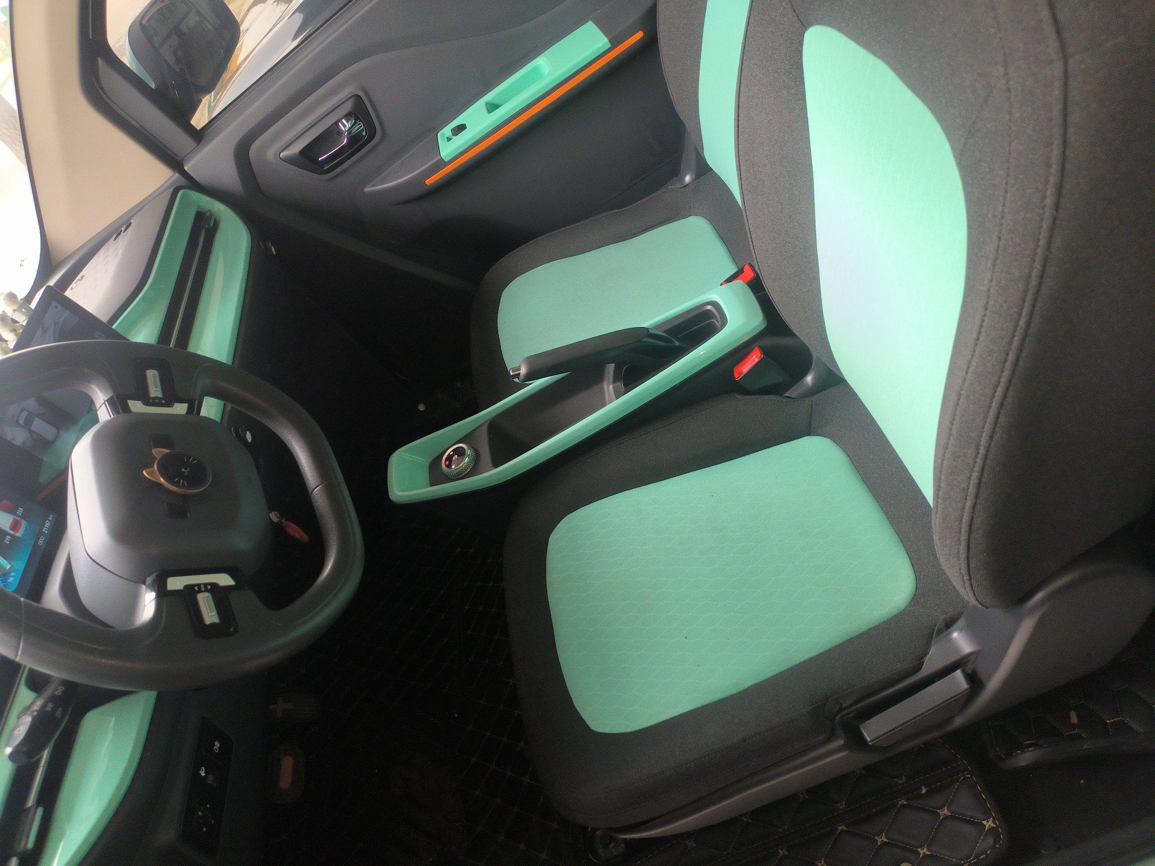 Переднее сиденье в автомобиле