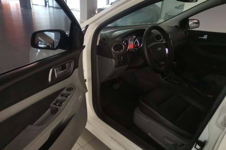 Used Ford Focus 2013 Hatchback Classic 1.8L Automatic Base Model Driver Seat