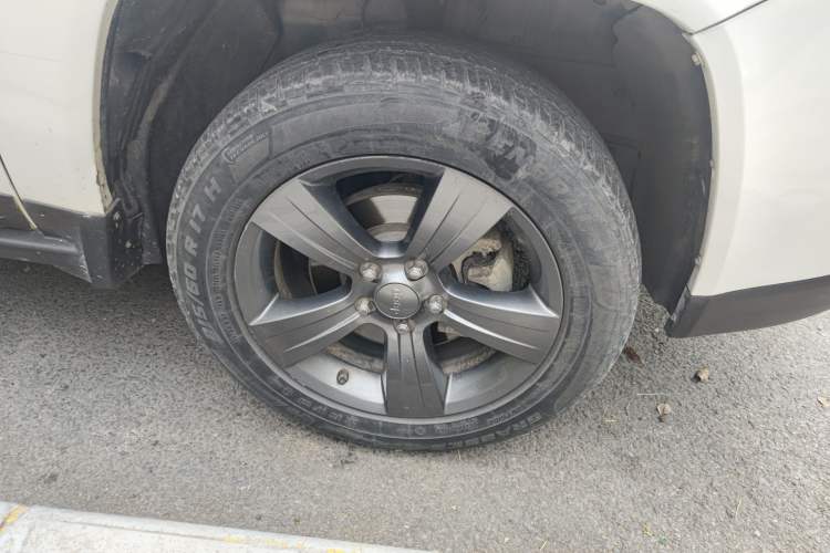 Used Jeep Compass 2014 Revised Version 2.4L Four-Wheel Drive Comfort Edition Right Front Wheel Hub