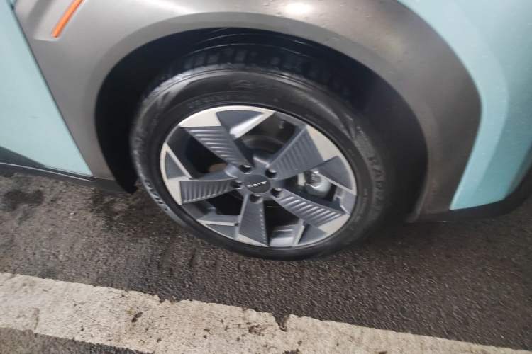 Used AION Y 2021 70 Intelligent Edition Right Front Wheel Hub