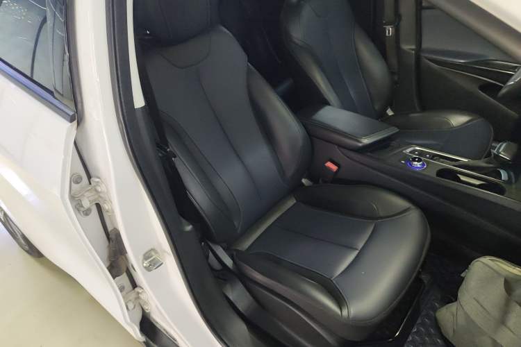 Used Buick Velite 6 2019 Connected Fashion Model
