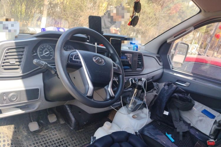 Used SAIC MAXUS Xintu V80 2024 Value Edition City Distribution King 6MT Long Wheelbase High Roof 127 Ps 3 Seats
