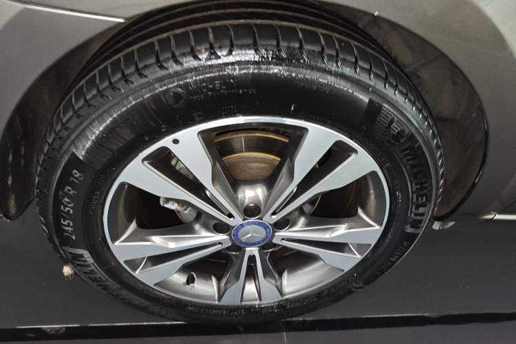 Used Mercedes-Benz V-Class 2017 V 260 Avantgarde Edition Right Rear Wheel Hub