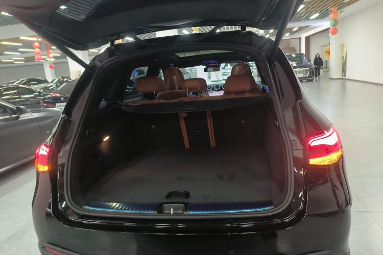 Used Mercedes-Benz GLC 2024 Refreshed GLC 300 L 4MATIC Dynamic Version 5 Seats
