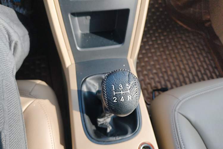 Used Roewe 350 2015 1.5L Manual Luxury Sunroof Edition