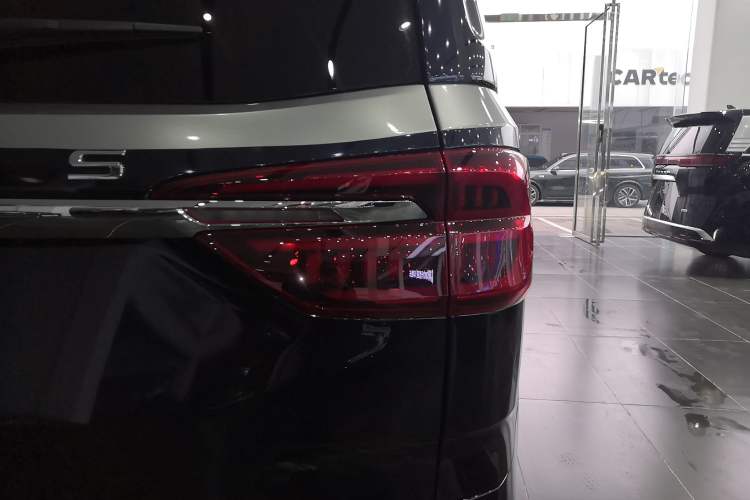 Used SAIC MAXUS G20 2023 Facelifted PLUS 2.0T Gasoline Automatic Luxury Edition