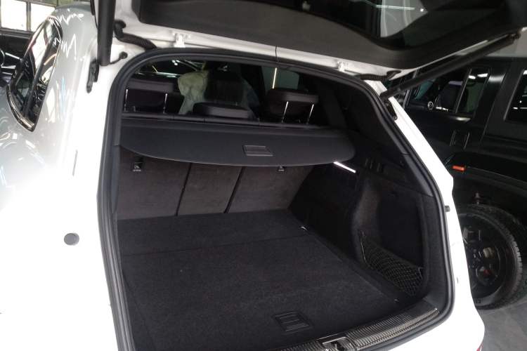 Used Audi Q5L 2024 45 TFSI Luxury Dynamic Model Trunk