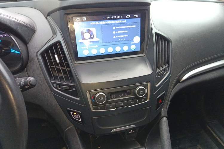 Used Dongfeng Aeolus AX7 2015 2.0L Manual Zhiyi Trim
