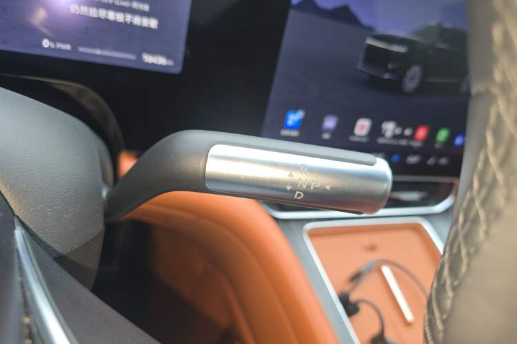 Used Hima AITO M9 2025 Extended-Range Max Version 52 kWh 6-Seater Edition Gear Lever