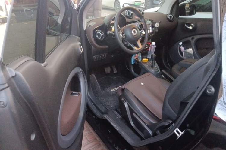 Used smart fortwo 2018 1.0L 52kW Chocolate Special Edition China V Emission Standard
